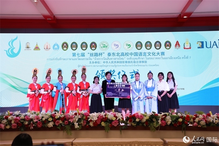 來自瑪哈沙拉坎大學(xué)的參賽隊(duì)伍榮獲一等獎(jiǎng)。人民網(wǎng)記者 孫廣勇攝