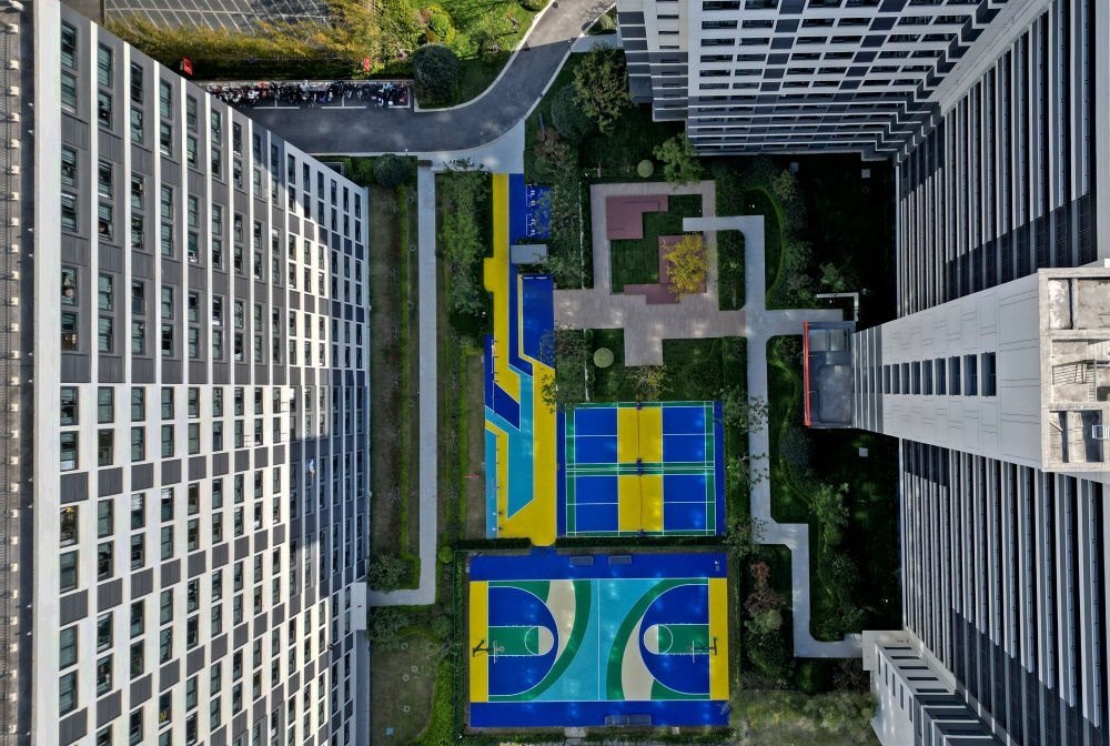 社區(qū)內(nèi)的運(yùn)動(dòng)場(chǎng)地設(shè)施（無人機(jī)照片）。