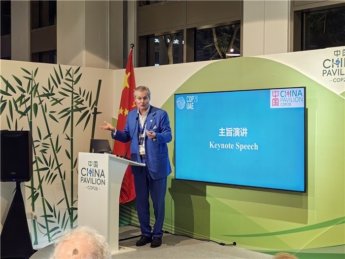 意大利都靈理工大學(xué)終身教授岡特·鮑利發(fā)言。COP28中國(guó)角供圖