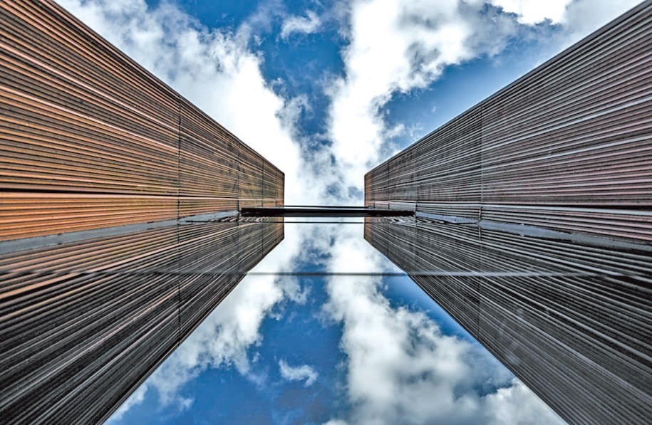  開(kāi)放共享 今年9月，改造升級(jí)后的上海凝聚力工程博物館開(kāi)門(mén)迎客。博物館大廳公共區(qū)域在功能提升、資源整合后，釋放更多公共服務(wù)空間，帶給市民更多新體驗(yàn)。 上海某餐廳法國(guó)籍廚師 邁克爾·溫德林?jǐn)z