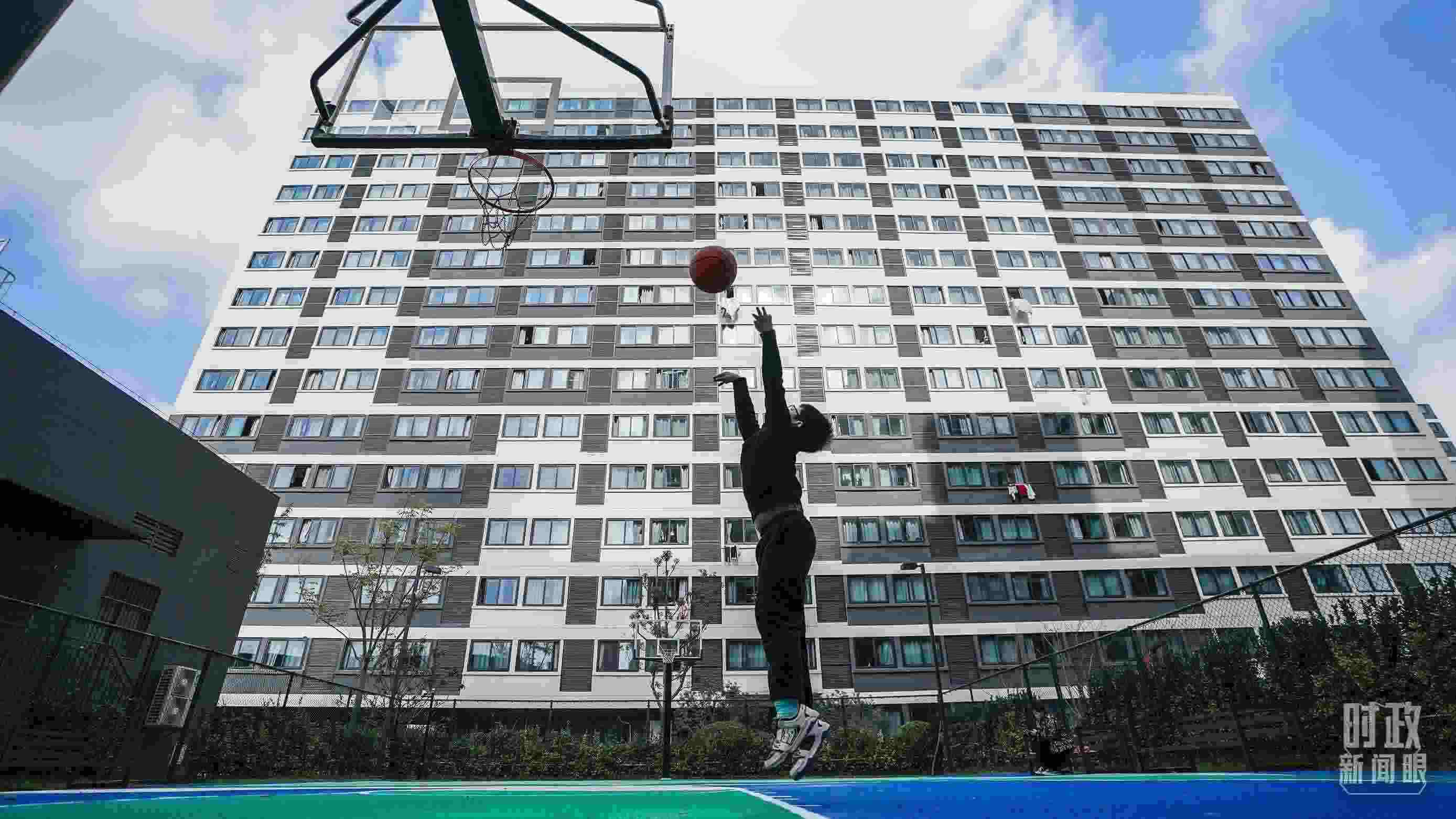 △上海市閔行區(qū)新時(shí)代城市建設(shè)者管理者之家。（總臺(tái)國(guó)廣記者李晉拍攝）