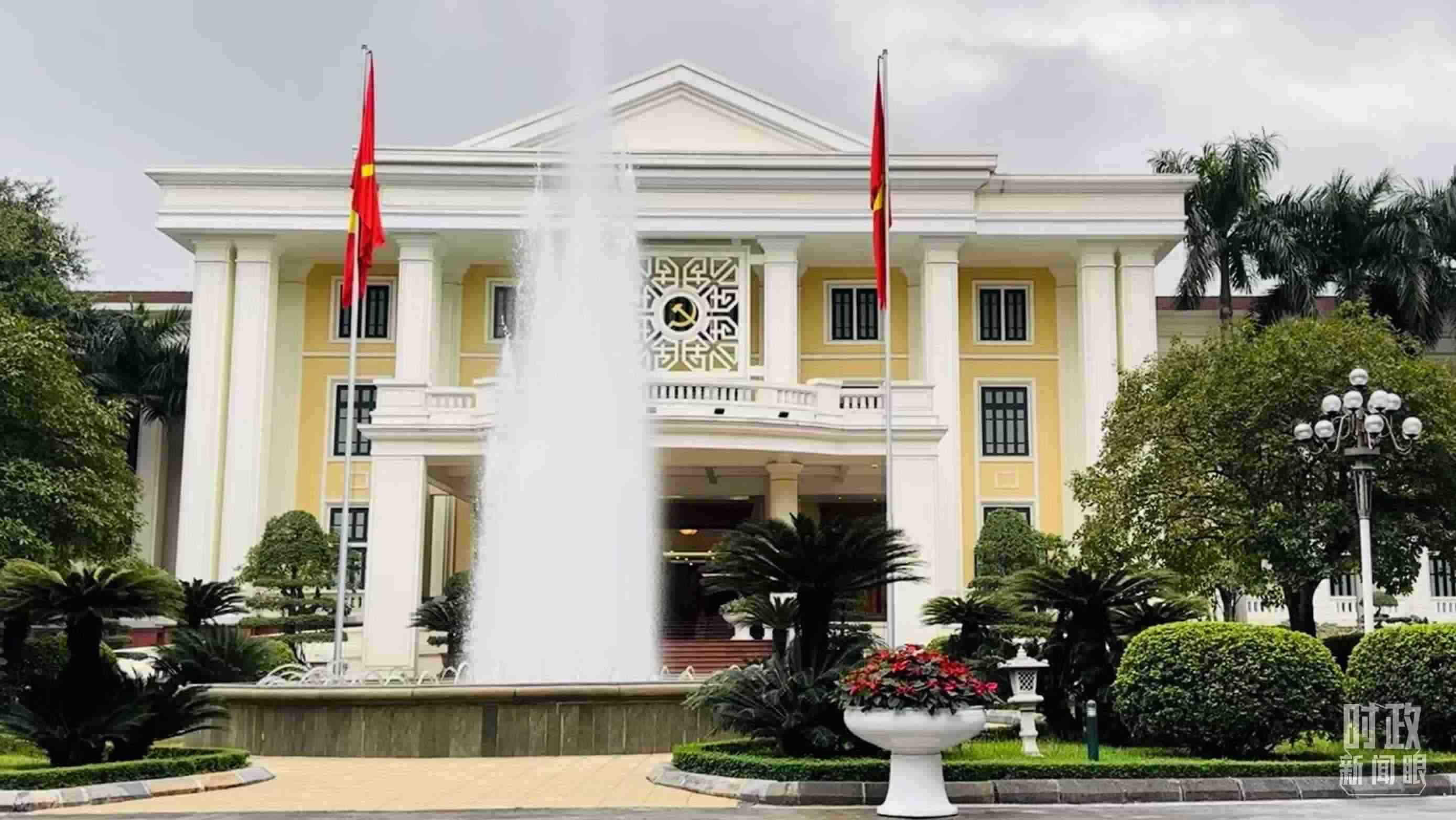 △越共中央駐地。當?shù)貢r間12月12日下午，習(xí)近平在這里同阮富仲舉行會談。（總臺央視記者范一鳴拍攝）