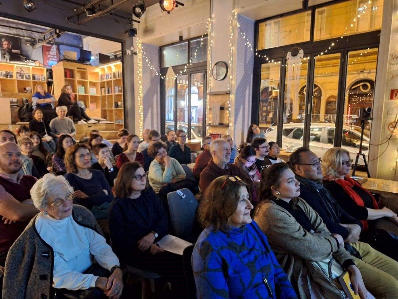 活動吸引了40余位當?shù)厥忻駞⑴c。摩爾多瓦尼·巴爾納巴斯攝