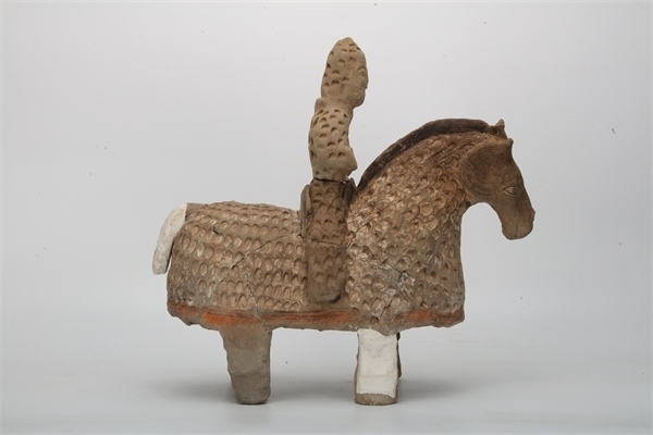 陶鎧甲騎馬俑。國家文物局供圖