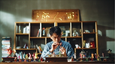 郎佳子彧通過短視頻直播，讓更多人關(guān)注并喜歡捏面人。受訪者供圖