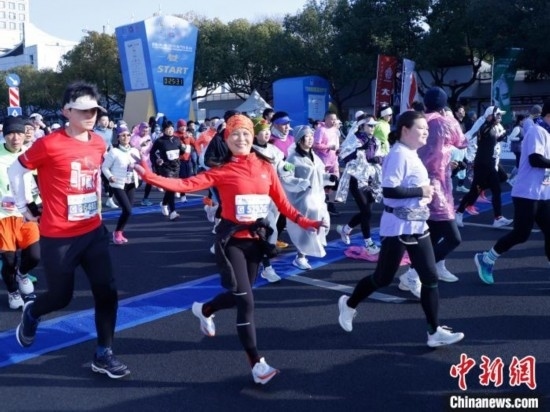 2023杭州馬拉松現(xiàn)場。肖健 攝