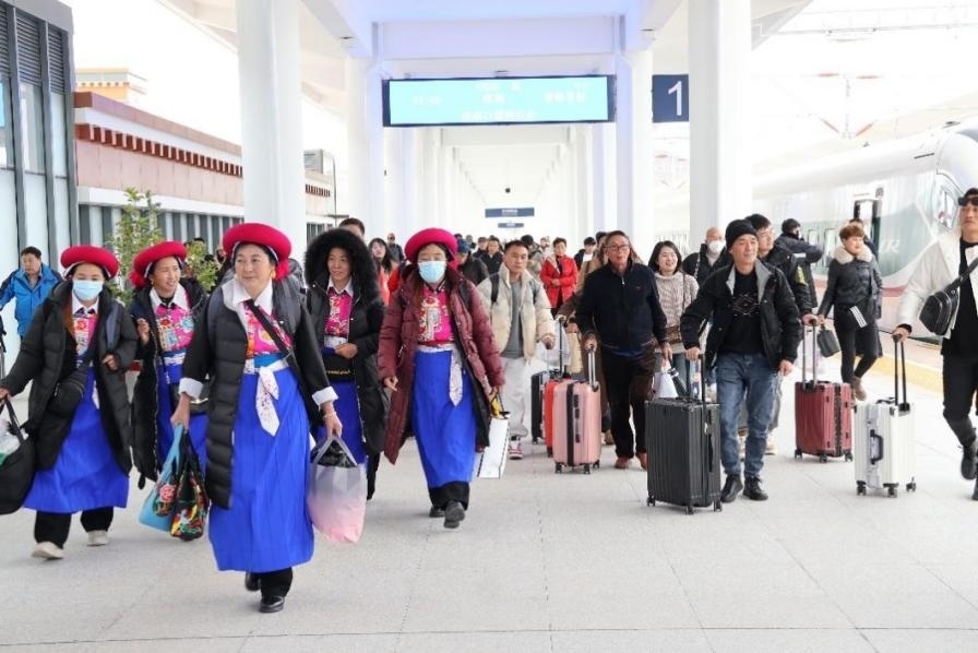 麗香鐵路開通滿月，累計(jì)發(fā)送旅客超18萬(wàn)人次。受訪方供圖