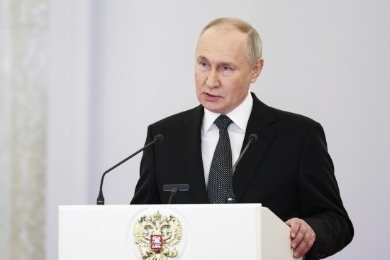 2023年12月8日，俄羅斯總統(tǒng)普京在莫斯科克里姆林宮出席“祖國英雄日”慶祝儀式。新華社/塔斯社