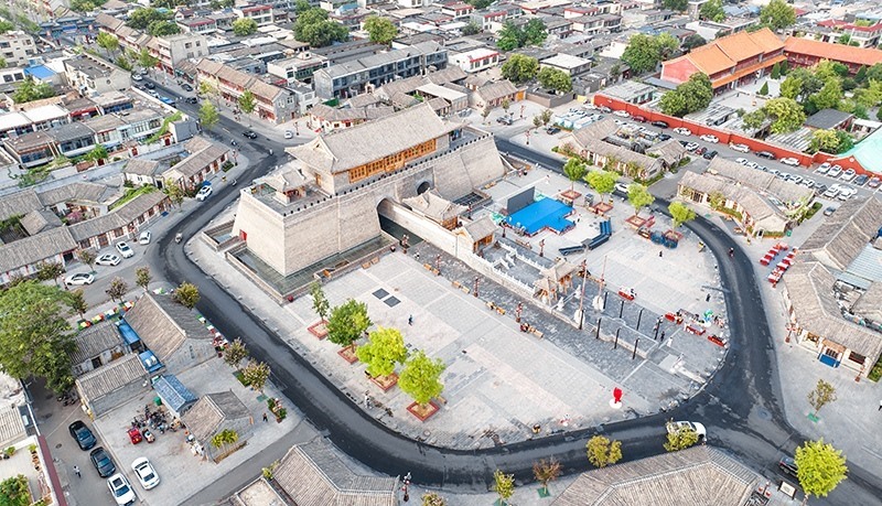 2022年9月8日，航拍河北正定古城陽(yáng)和樓與正定歷史文化街。