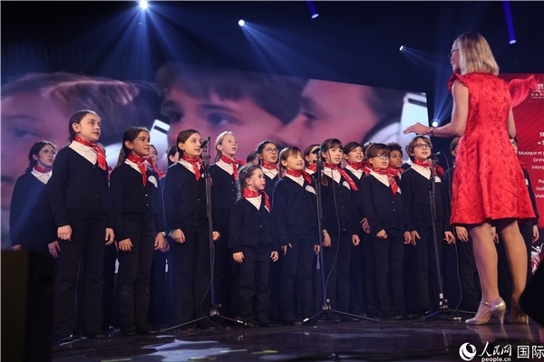法國(guó)寶麗聲童聲合唱團(tuán)演唱《假如我去中國(guó)》。人民網(wǎng)記者 尚凱元攝