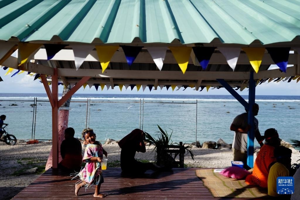 1月20日，當(dāng)?shù)厝嗽阼斠惶幒┬蓍e娛樂(lè)。新華社記者 王申 攝