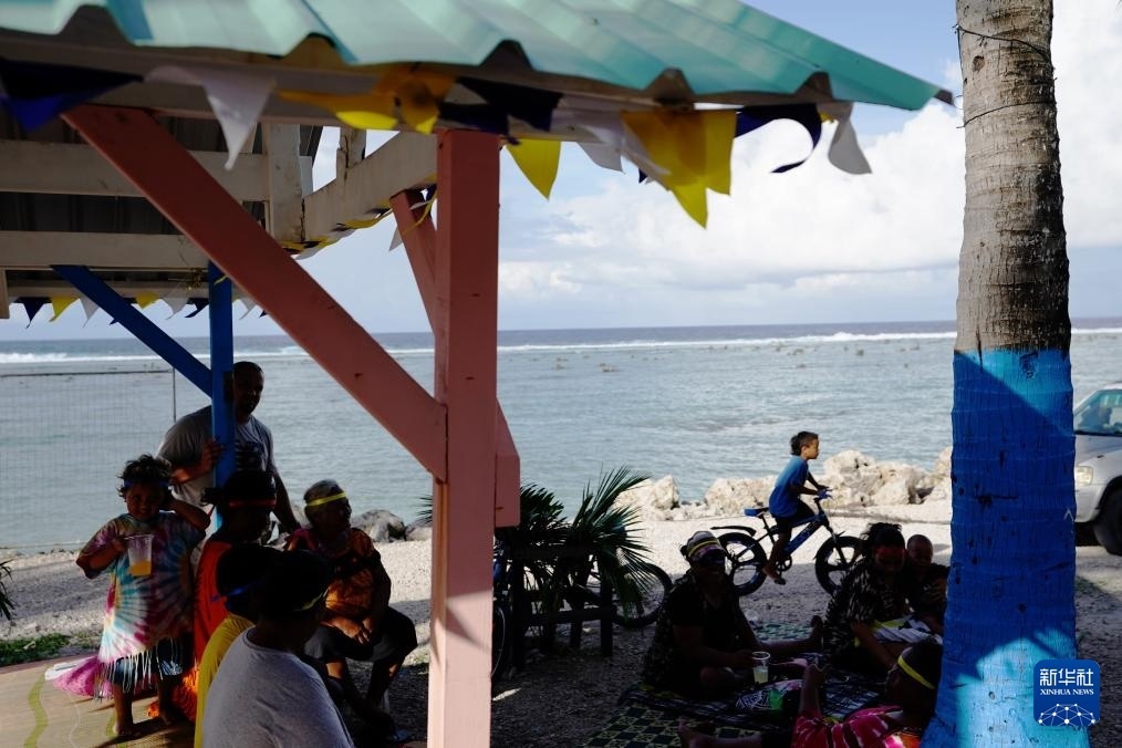 1月20日，當(dāng)?shù)厝嗽阼斠惶幒┬蓍e娛樂(lè)。新華社記者 王申 攝