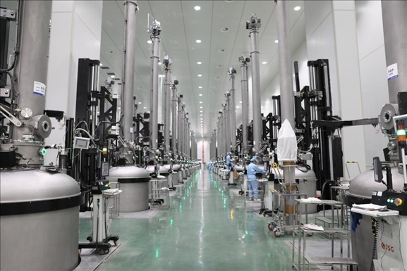 曲靖經(jīng)開區(qū)晶澳太陽(yáng)能生產(chǎn)車間場(chǎng)景。 葉倬瑋攝