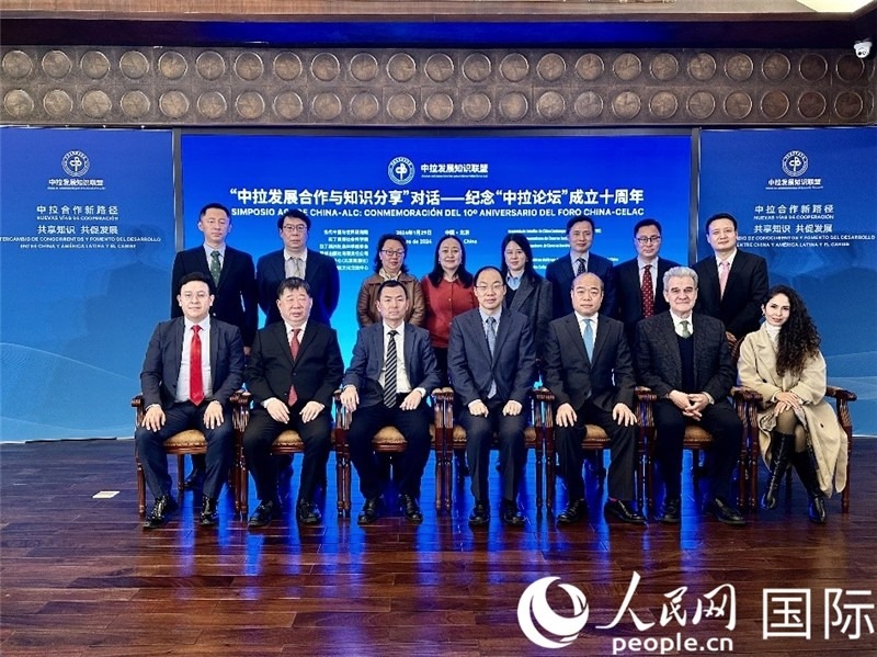 與會(huì)嘉賓合影留念。人民網(wǎng)記者 周雨攝