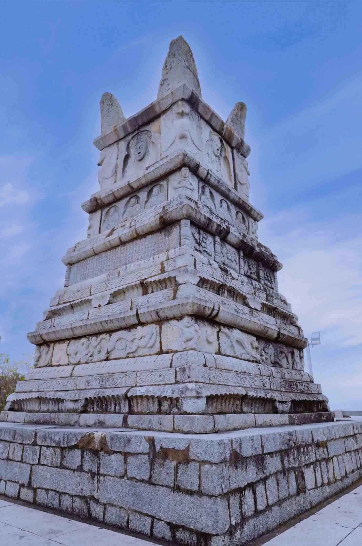 萬(wàn)壽塔。 陳芝 攝