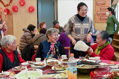 活動準備了抽獎環(huán)節(jié)。人民網(wǎng)記者 葉賓得攝