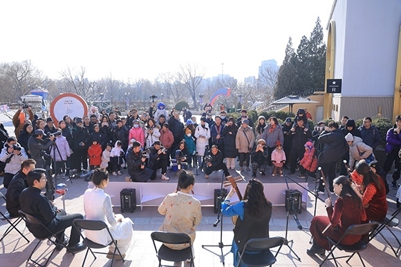 中國音樂學(xué)院“國樂快閃”演出。學(xué)校供圖