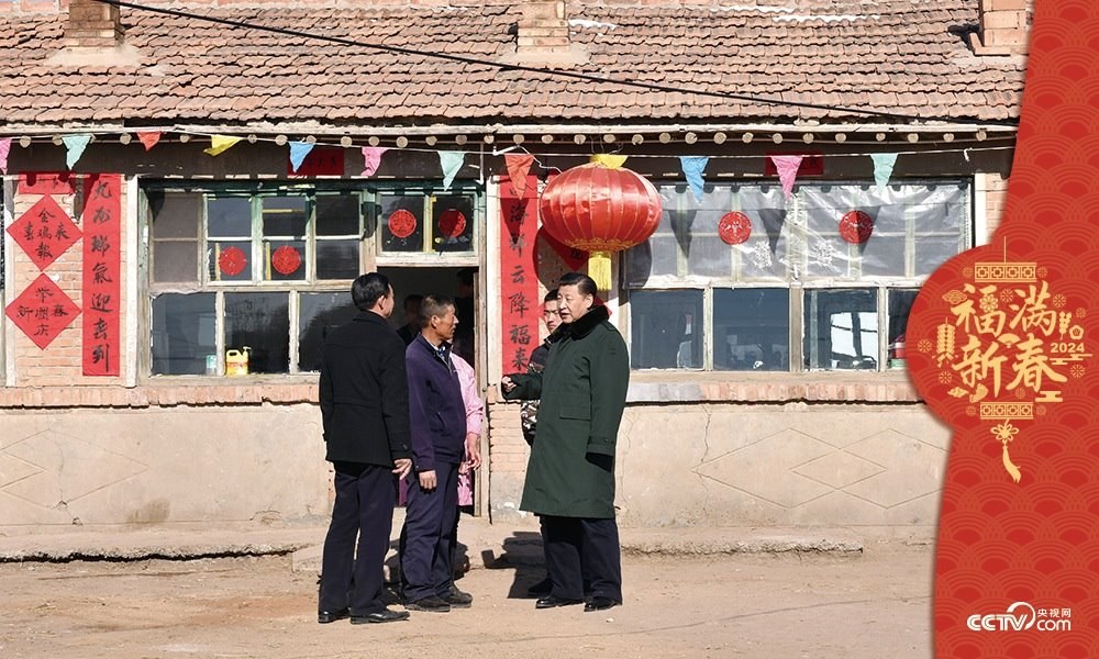 2017年1月24日，習(xí)近平總書記在河北省張家口市張北縣小二臺鎮(zhèn)德勝村村民徐學(xué)海家中看望。