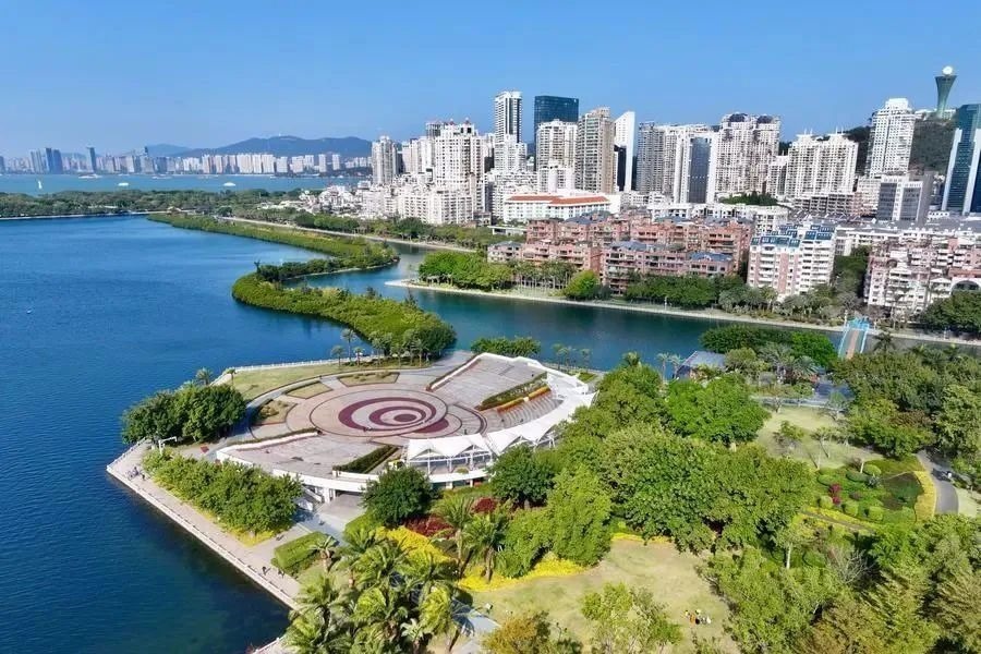 △1月24日，廈門筼筜湖白鷺洲公園及周邊城市景觀。