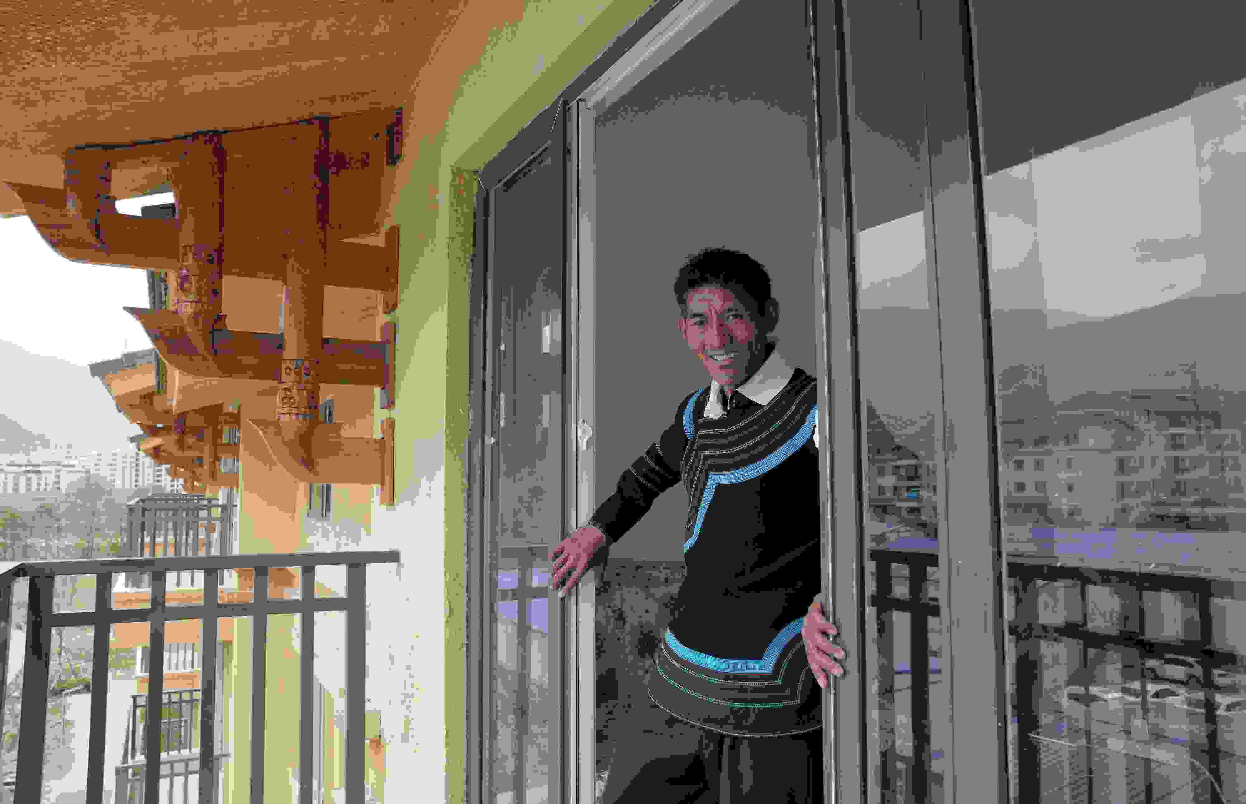 2020年5月14日，四川涼山彝族自治州昭覺縣，“懸崖村”村民某色伍哈入住新房。