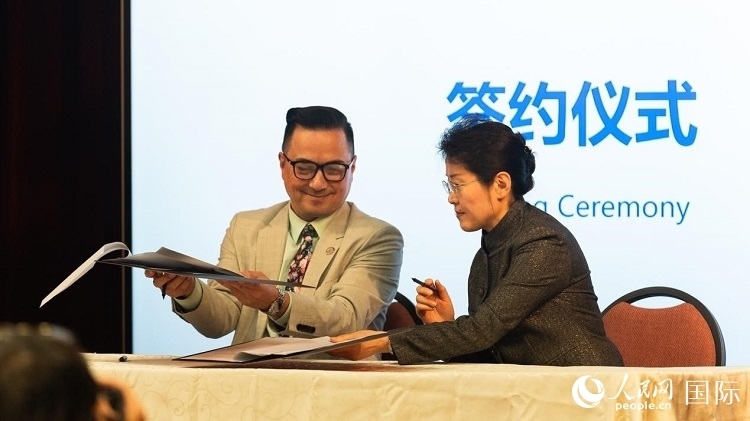 山東省圖書館與舊金山公共圖書館簽署合作協(xié)議。