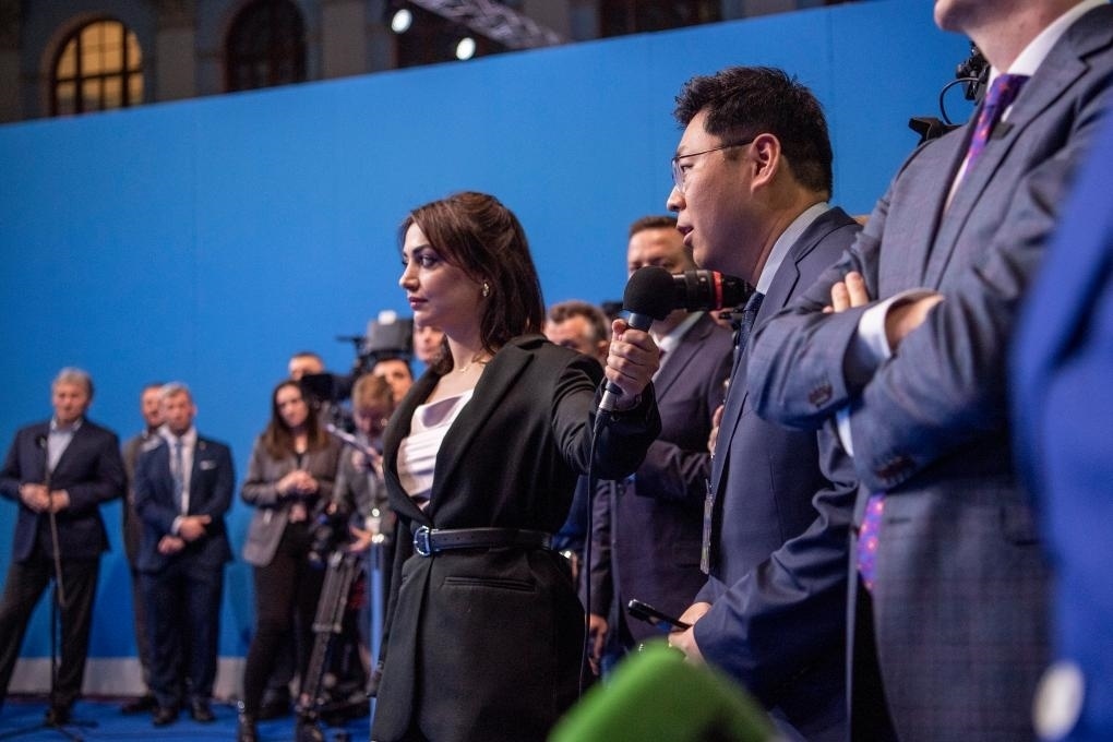 3月18日，在俄羅斯首都莫斯科，新華社記者向俄總統(tǒng)普京提問。新華社記者曹陽攝