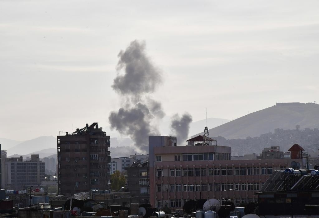 這是4月1日在敘利亞首都大馬士革拍攝的爆炸后升起的濃煙。新華社發(fā)（阿瑪爾攝）