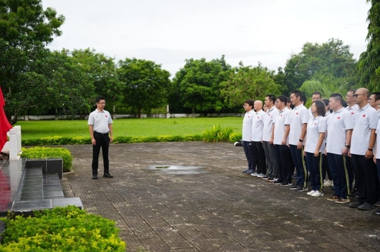 醫(yī)療隊(duì)隊(duì)長(zhǎng)致詞。中國援桑醫(yī)療隊(duì)供圖