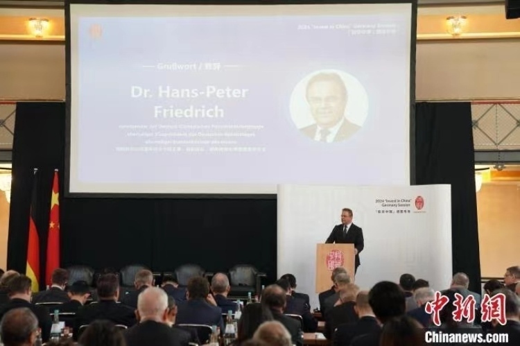 當(dāng)?shù)貢r(shí)間4月5日，由中國(guó)商務(wù)部主辦的“投資中國(guó)”德國(guó)專場(chǎng)推介活動(dòng)在斯圖加特市舉行。中新社記者 馬秀秀 攝