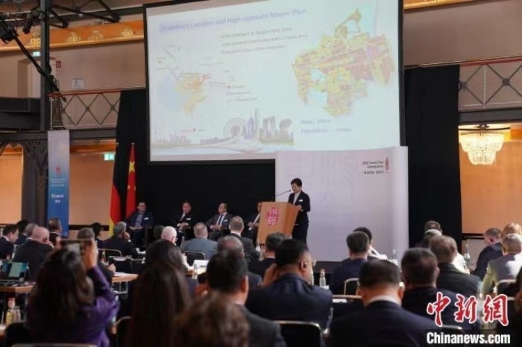 當(dāng)?shù)貢r(shí)間4月5日，由中國(guó)商務(wù)部主辦的“投資中國(guó)”德國(guó)專場(chǎng)推介活動(dòng)在斯圖加特市舉行。中新社記者 馬秀秀 攝