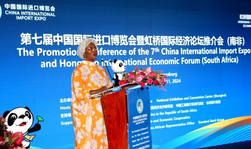 南非貿(mào)易、工業(yè)和競爭部出口促進司副總司長馬塔博格致辭。（圖片來源：中國國際進口博覽會官微）