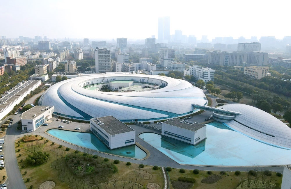 空中俯瞰位于上海張江科學城的上海光源（2024年2月27日攝，無人機照片）。