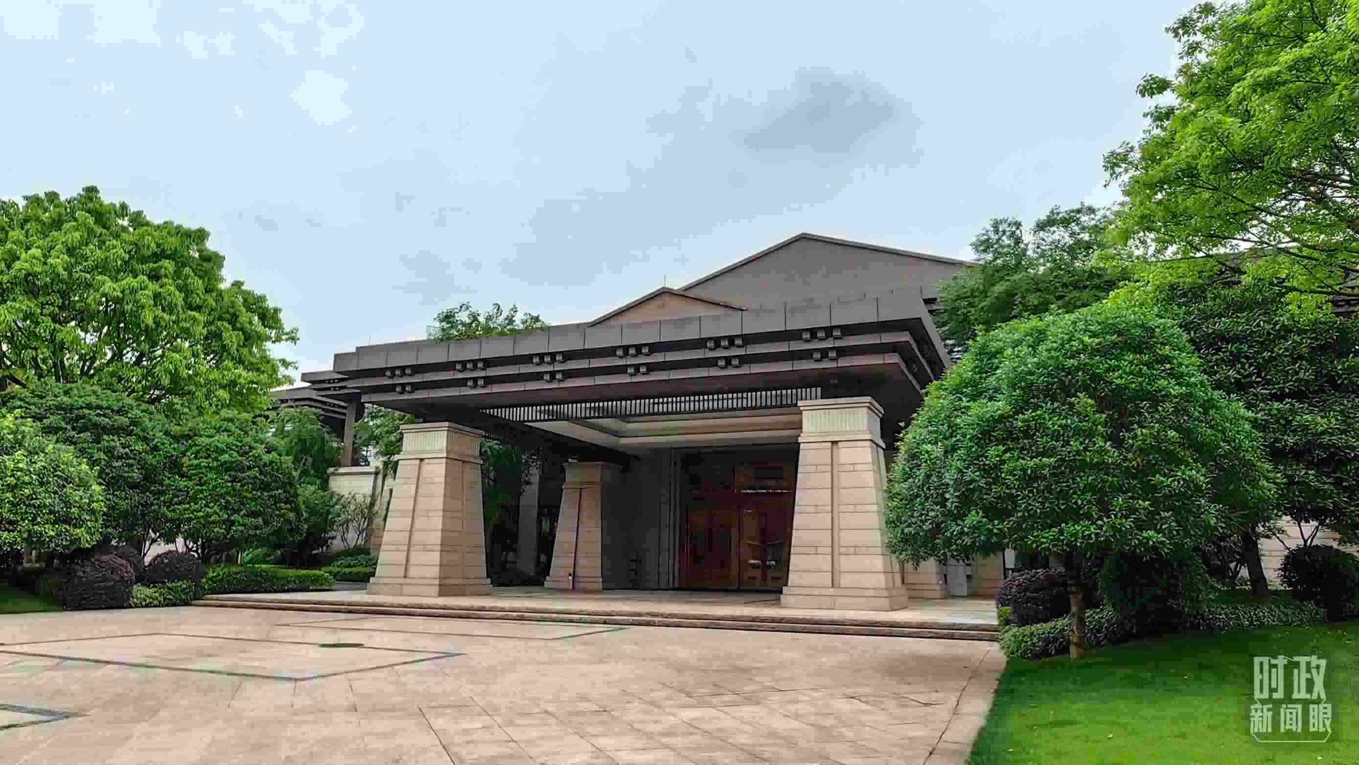 △重慶市渝州賓館，新時(shí)代推動(dòng)西部大開(kāi)發(fā)座談會(huì)在這里召開(kāi)。（總臺(tái)央視記者段德文拍攝）