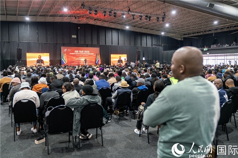 2024年中資企業(yè)招聘大會(huì)現(xiàn)場(chǎng)。 人民網(wǎng) 希拉茲攝