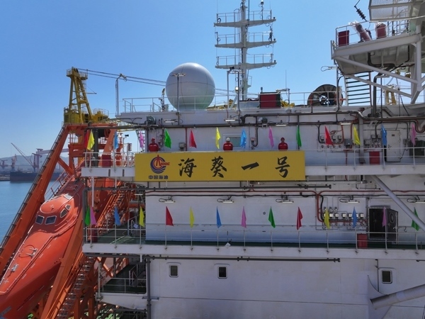 亞洲首艘圓筒型FPSO“?？惶?hào)”建造完工。韓慶攝