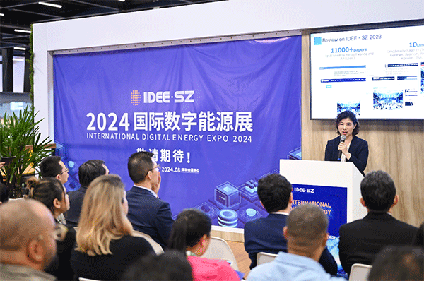 當(dāng)?shù)貢r(shí)間4月26日，深圳市發(fā)展和改革委員會(huì)主任郭子平在巴西圣保羅國(guó)際工程機(jī)械及礦山機(jī)械展上，對(duì)將于今年下半年在深圳市舉辦的2024國(guó)際數(shù)字能源展進(jìn)行了專題推介。 2024國(guó)際數(shù)字能源展組委會(huì)供圖