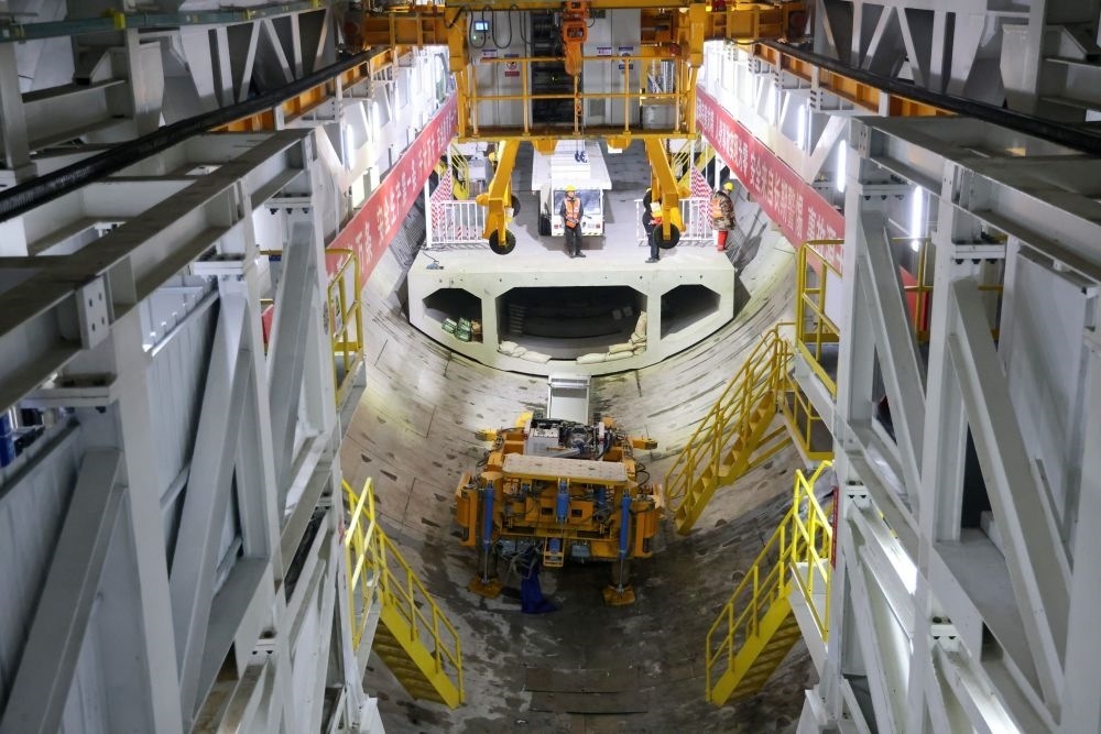 2024年2月16日，中鐵十四局集團(tuán)的建設(shè)者在京唐城際鐵路運(yùn)潮減河隧道施工。新華社記者 邢廣利 攝