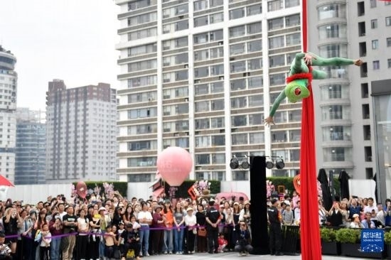 5月7日，演員在長(zhǎng)沙國(guó)金中心表演木偶劇。新華社記者 陳振海 攝