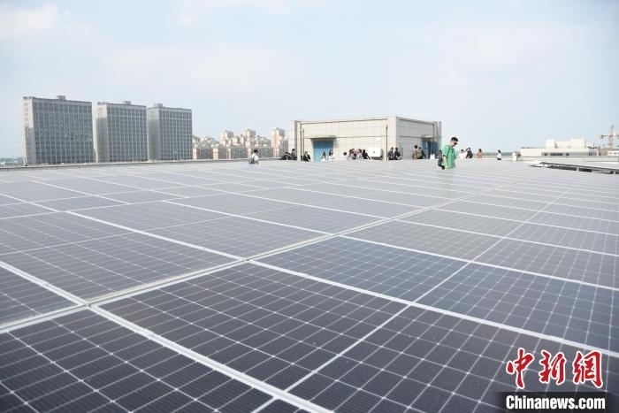 圖為中原人工智能計算中心的光伏項目。王宇攝