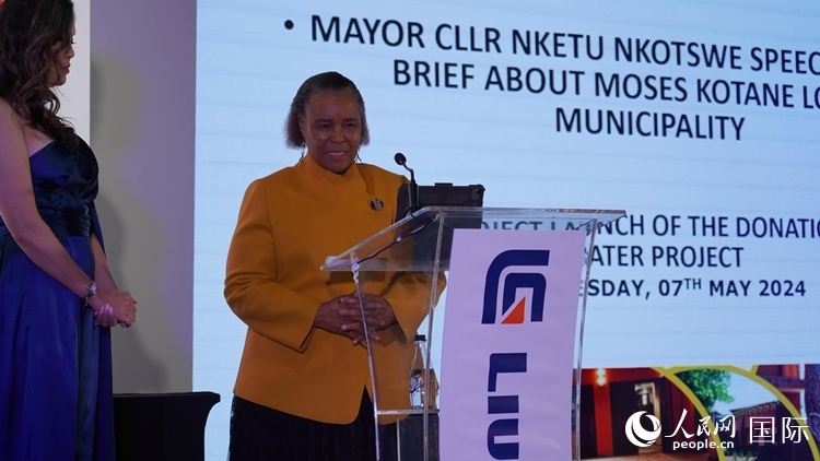 摩西科塔恩市市長恩克圖·恩科茨韋致辭。人民網(wǎng) 張茜攝