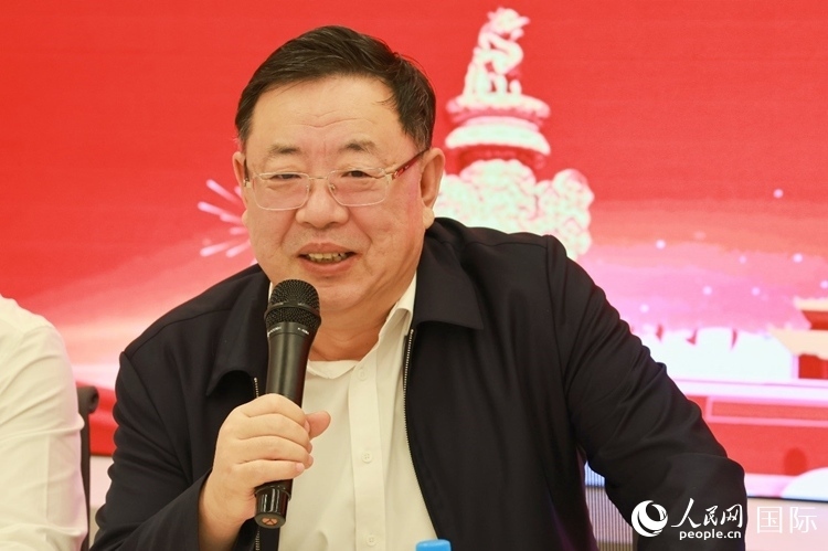 山東省泰安市委書(shū)記、市人大常委會(huì)主任楊洪濤在座談會(huì)上致辭。人民網(wǎng)記者 陳海琪攝