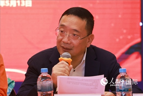 巴西文協(xié)主席上官建峰在座談會(huì)上致辭。人民網(wǎng)記者 陳海琪攝