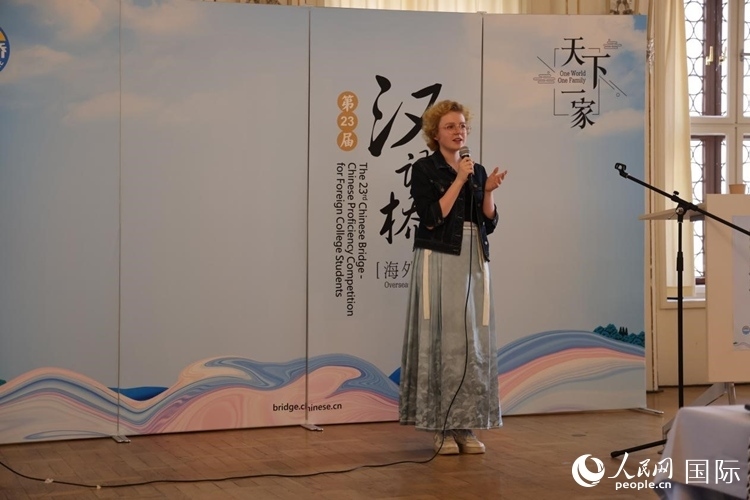 李歡欣在比賽中用中文演講。人民網(wǎng)記者 劉仲華攝