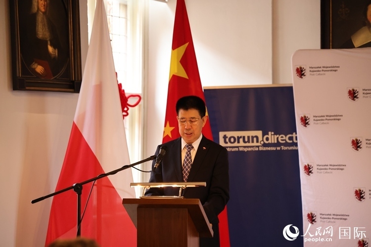 :孫霖江大使在開幕式現(xiàn)場致辭。人民網(wǎng)記者 禹麗敏攝