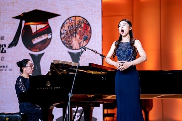 會(huì)議現(xiàn)場(chǎng)。學(xué)校供圖