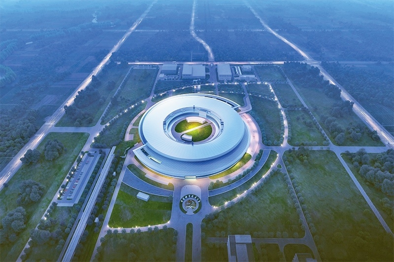 近年來，長(zhǎng)三角各省市牢牢把握高質(zhì)量發(fā)展這個(gè)首要任務(wù)，因地制宜培育和發(fā)展新質(zhì)生產(chǎn)力，朝著世界級(jí)城市群目標(biāo)邁進(jìn)。圖為第四代大科學(xué)裝置“合肥先進(jìn)光源”的效果圖（資料圖片）。 新華社發(fā)（中國科學(xué)技術(shù)大學(xué)國家同步輻射實(shí)驗(yàn)室供圖）