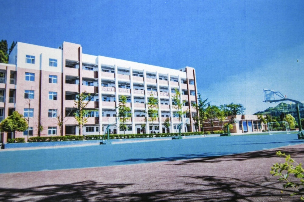 建成之初的之江小學(xué)教學(xué)樓（資料照片翻拍）。