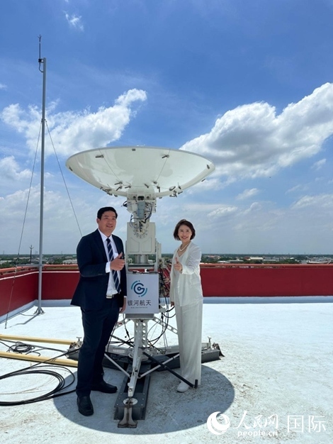 中泰兩國(guó)校企合作共贏。左為馬漢科理工大學(xué)校長(zhǎng)帕納威·普卡亞多，右為銀河航天聯(lián)合創(chuàng)始人劉暢。人民網(wǎng)記者 簡(jiǎn)承淵攝