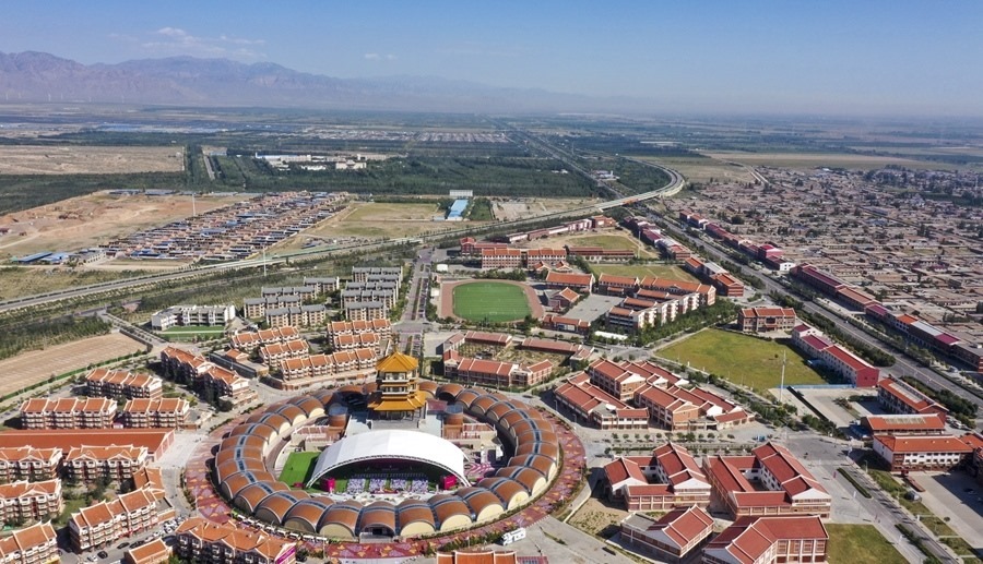 這是2022年9月7日拍攝的寧夏銀川市閩寧鎮(zhèn)（無人機照片）。新華社記者 馮開華 攝