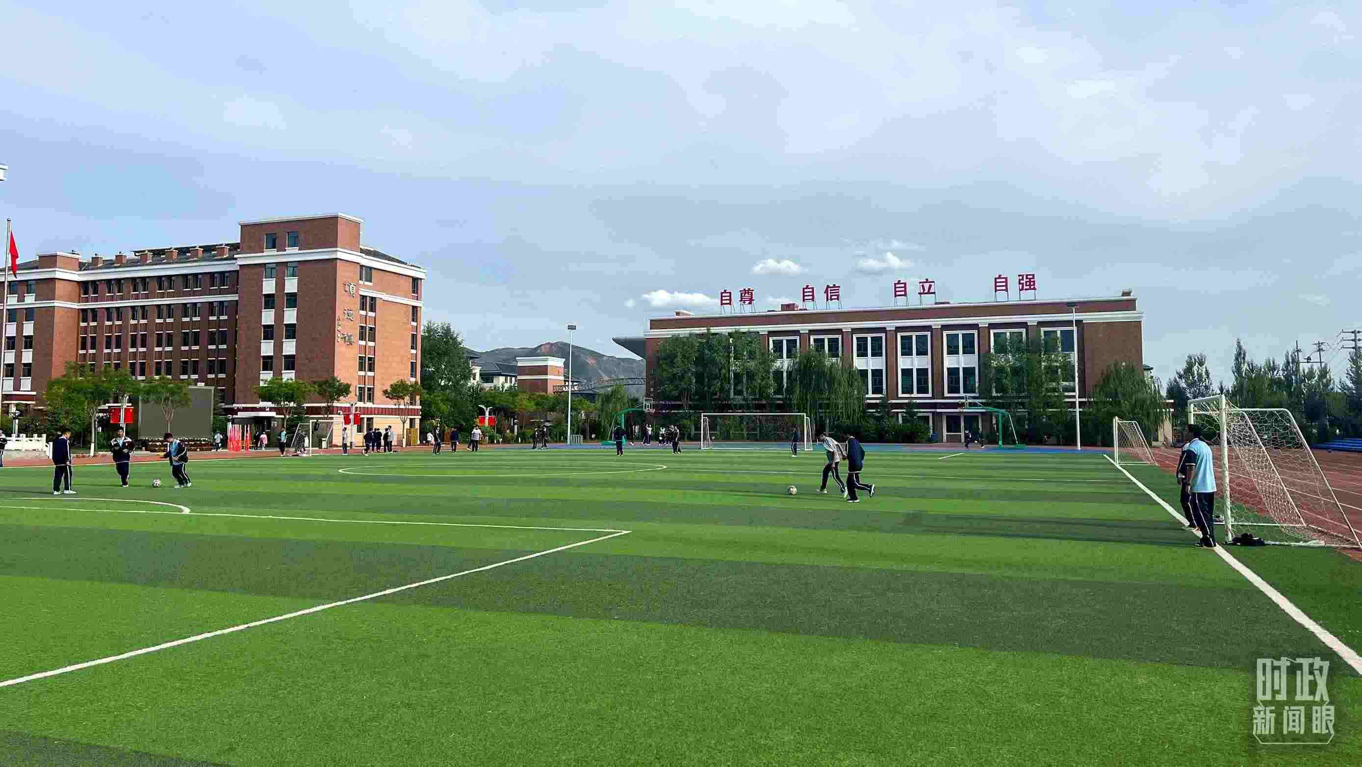 △果洛西寧民族中學。（總臺央視記者楊波、楊新禹拍攝）